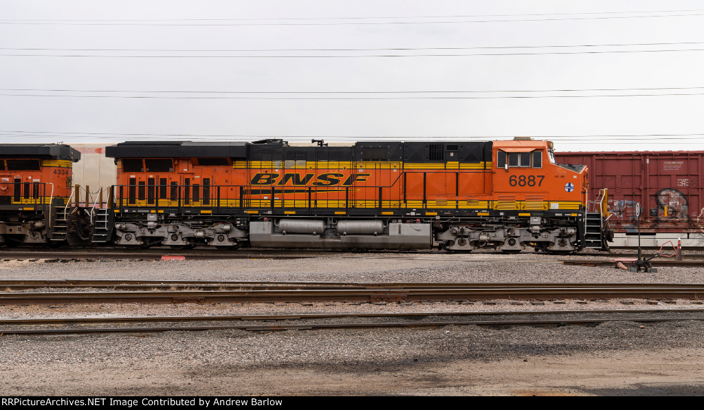 BNSF 6887